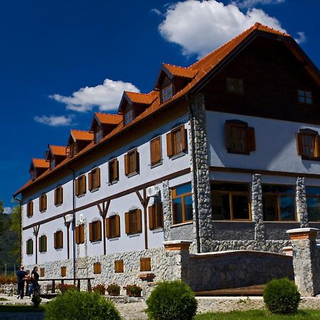 Hotel Gacka Otocsán Kültér fotó