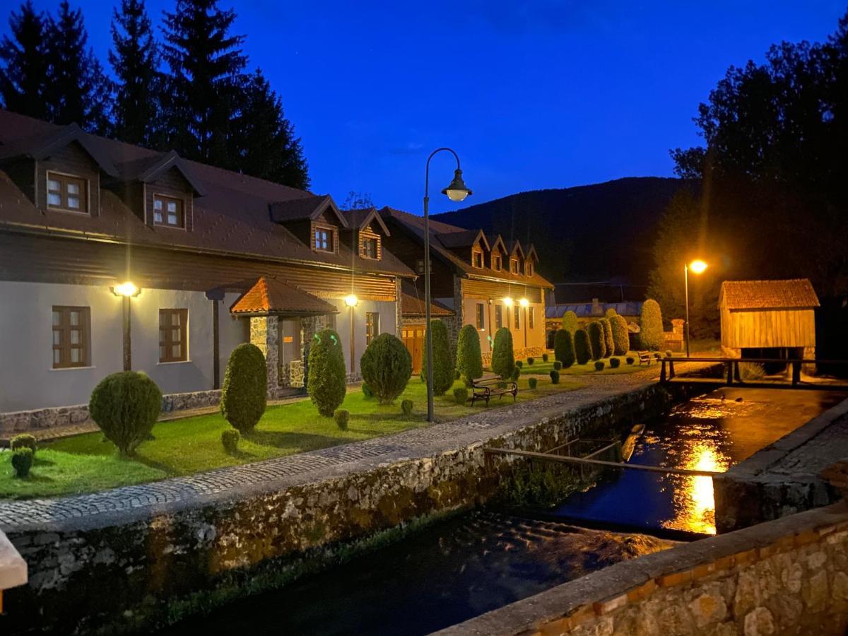 Hotel Gacka Otocsán Kültér fotó
