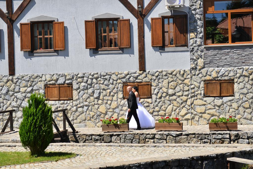 Hotel Gacka Otocsán Kültér fotó