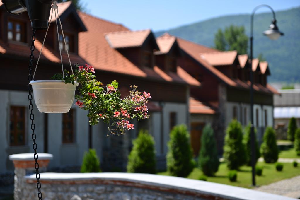 Hotel Gacka Otocsán Kültér fotó