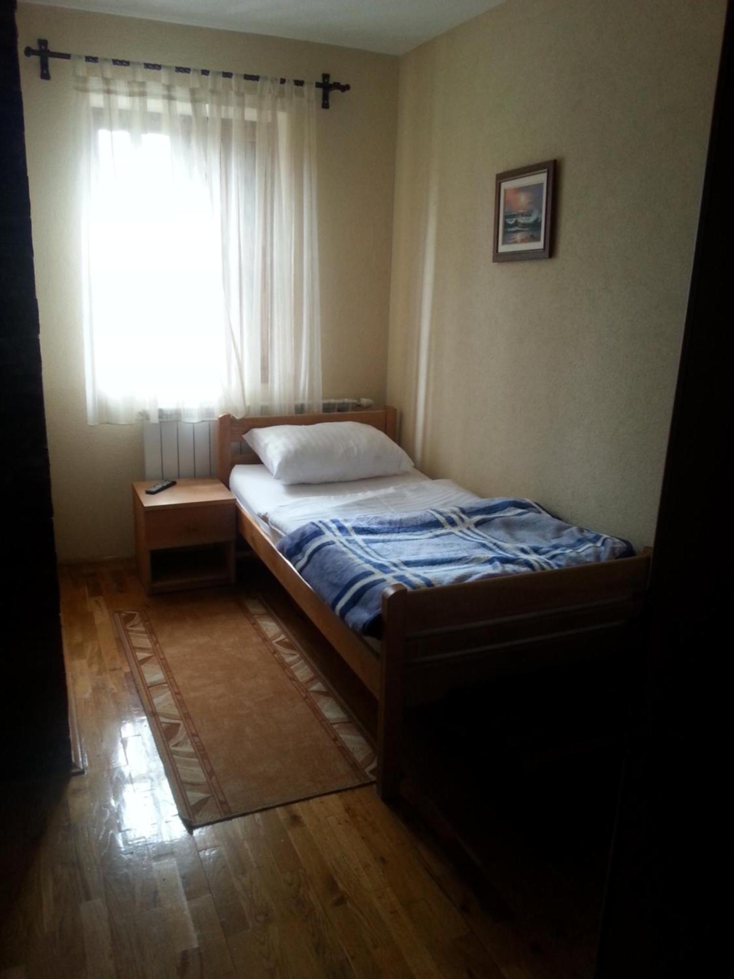 Hotel Gacka Otocsán Szoba fotó