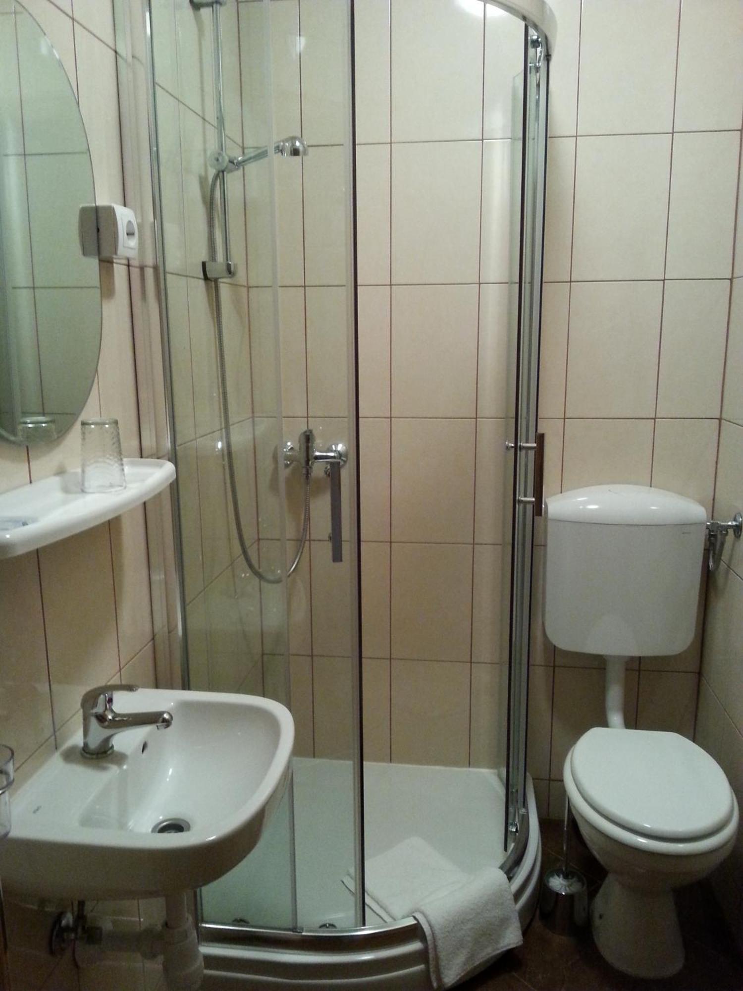 Hotel Gacka Otocsán Szoba fotó