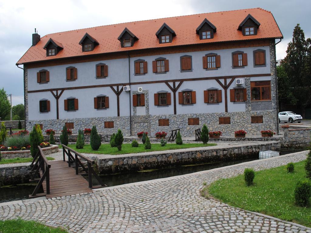 Hotel Gacka Otocsán Kültér fotó