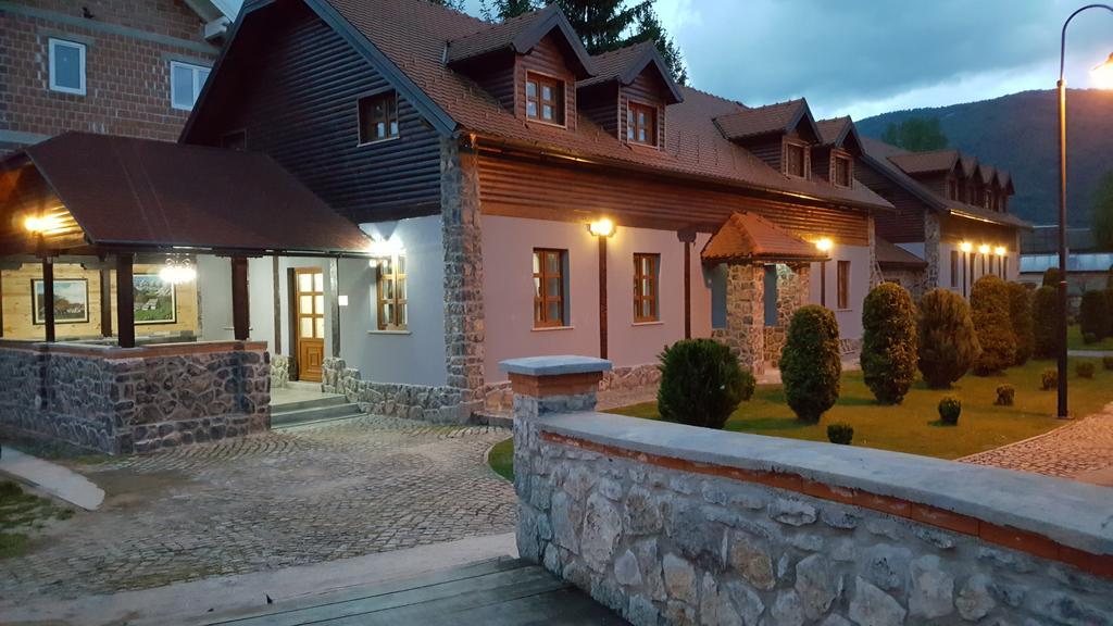Hotel Gacka Otocsán Kültér fotó