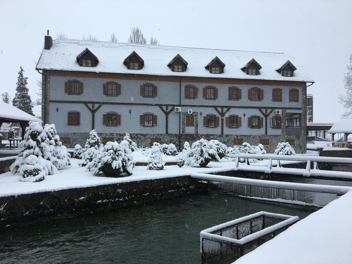 Hotel Gacka Otocsán Kültér fotó