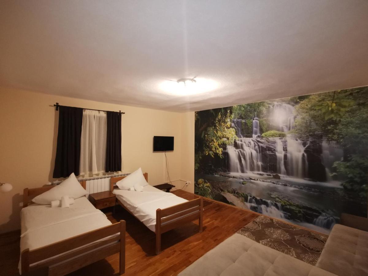 Hotel Gacka Otocsán Kültér fotó