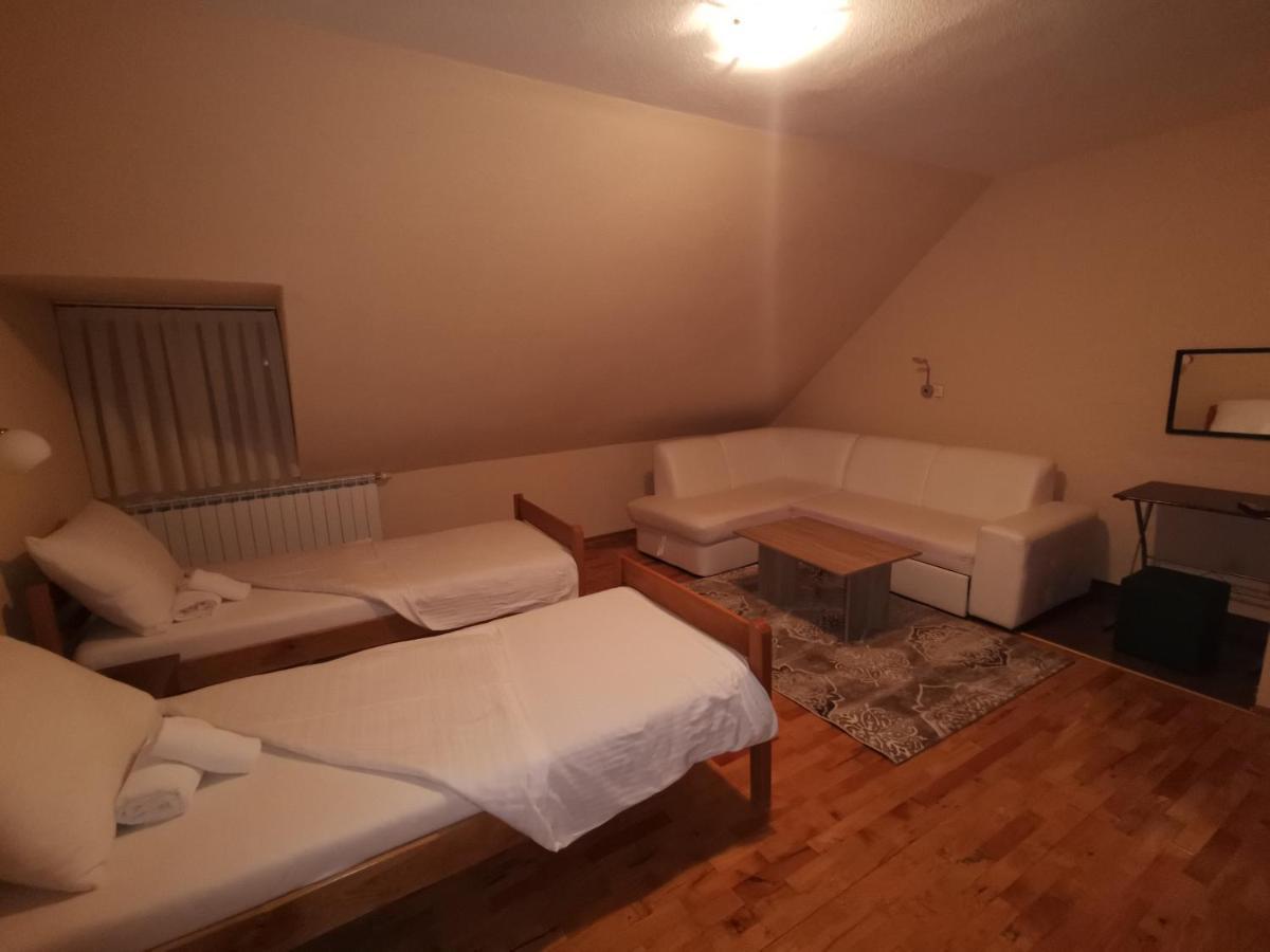 Hotel Gacka Otocsán Kültér fotó