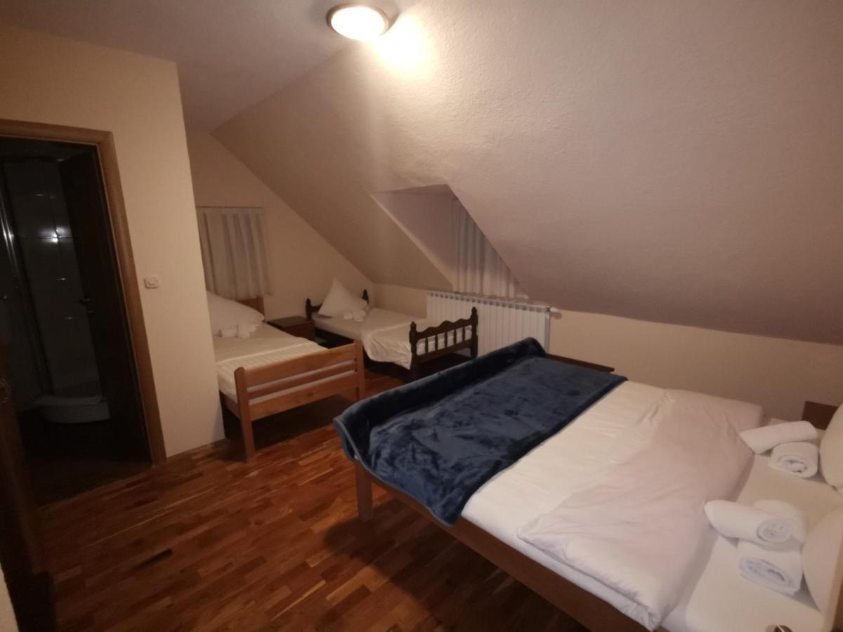 Hotel Gacka Otocsán Kültér fotó