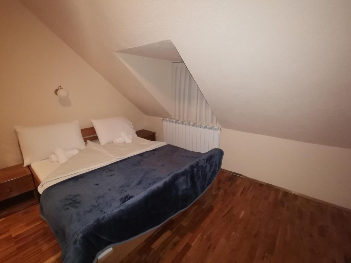 Hotel Gacka Otocsán Kültér fotó