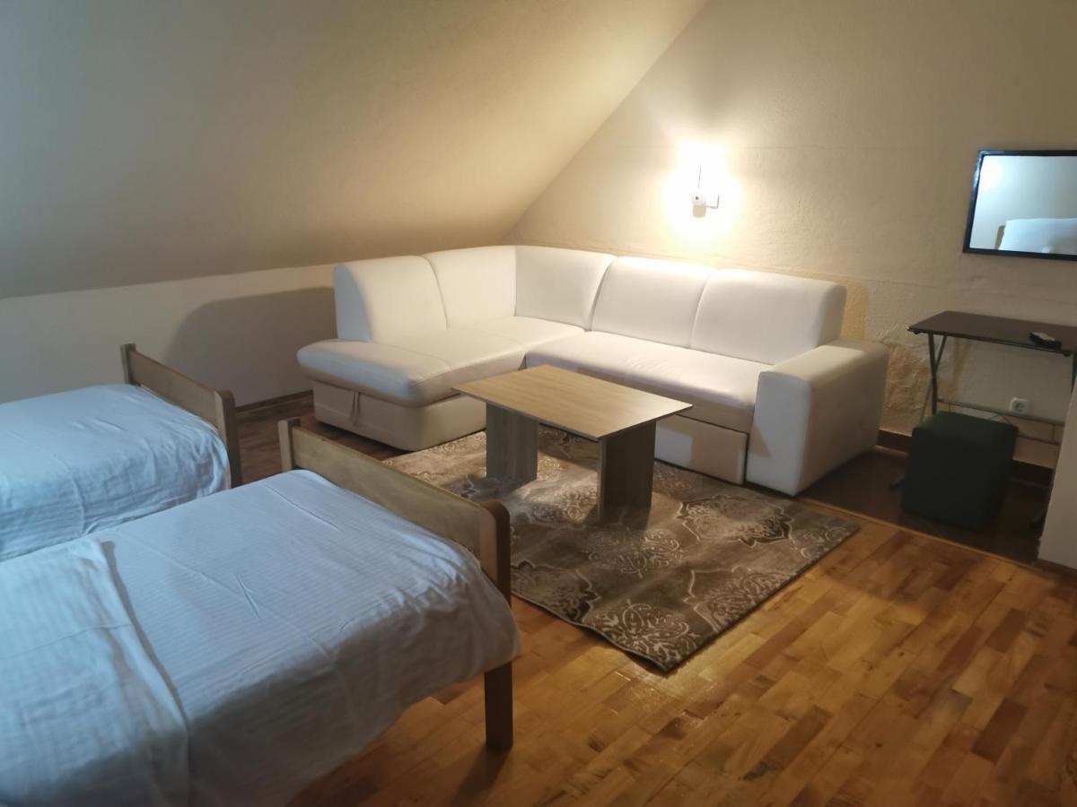 Hotel Gacka Otocsán Kültér fotó