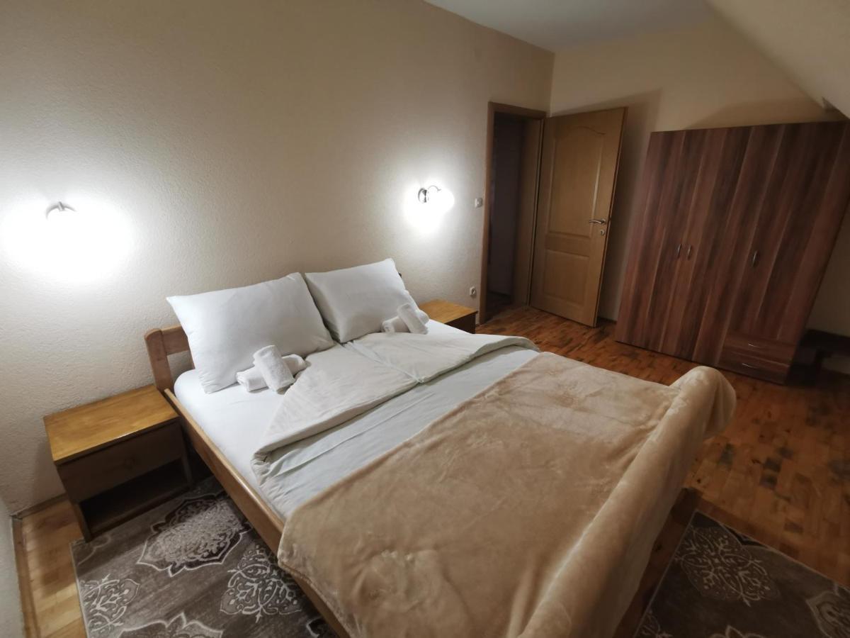 Hotel Gacka Otocsán Kültér fotó