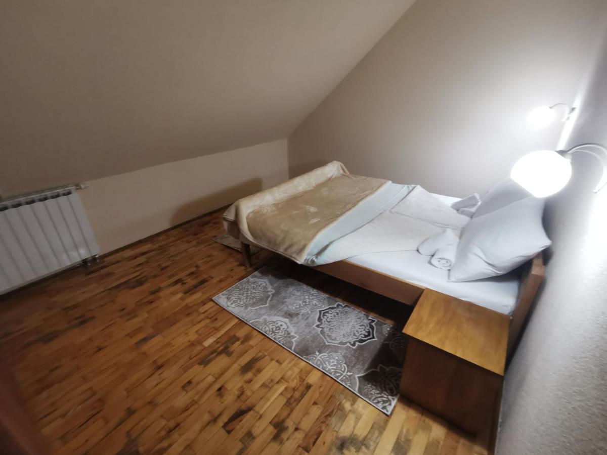 Hotel Gacka Otocsán Kültér fotó