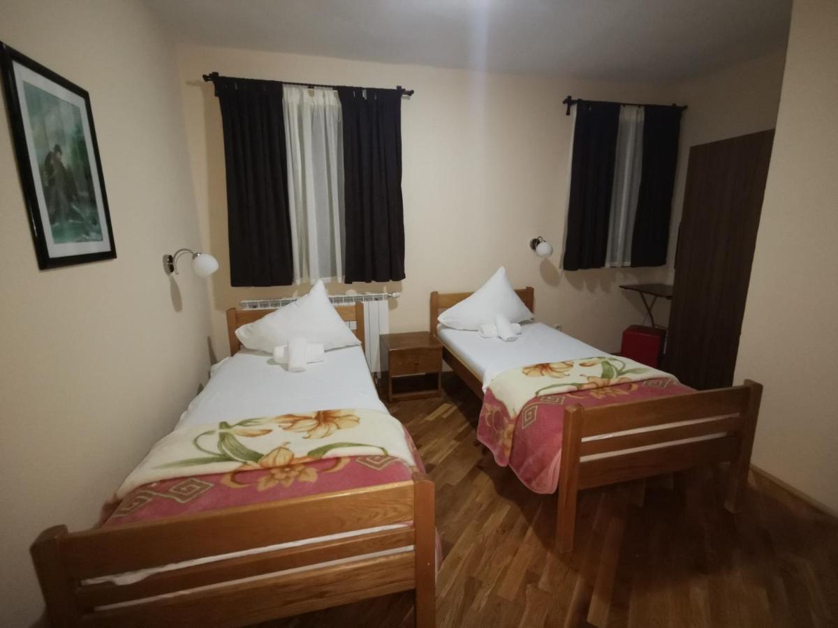 Hotel Gacka Otocsán Kültér fotó